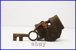 Antique Vintage Original Iron Lock and key padlock Decorative Collectable RH8158