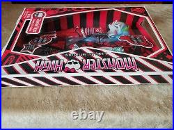 Mattel Monster High Ghoulia Yelps Doll (N2851/R3708) 1st wave NIB