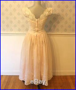 Vintage 1950s Blush Pink and White Floral Embroidered Short Sleeve Party Dress