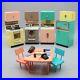Vintage-Deluxe-Reading-Corp-Barbie-Doll-Dream-House-Home-Toy-Kitchen-Set-Dishes-01-gmi