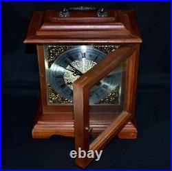 Vintage Desk Clock Mechancial 31 Days Winding Dial Key Table Wood Rare Old 20th