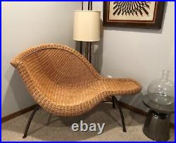 Vintage Mid Century Modern Wicker Chaise Lounge